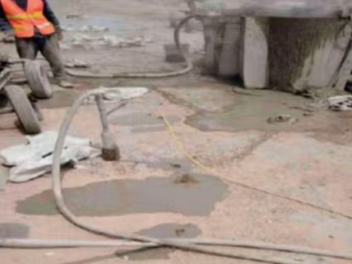 宁明水泥混凝土路面板底注浆技术 路面脱空注浆整治方案